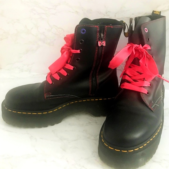 Rare Dr. Martens Jadon Hello Kitty & Friends Leather Boot Black UK 9-US 11 - Picture 6 of 6